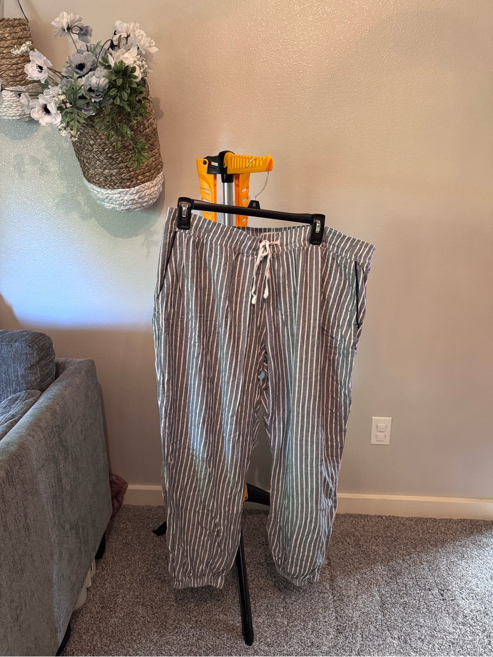 GAP Women’s Gray and White Striped Drawstring Joggers size XL